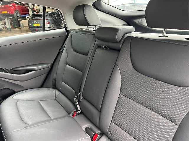Hyundai Ioniq 1.6 GDi Plug-in Hybrid Premium SE 5dr DCT
