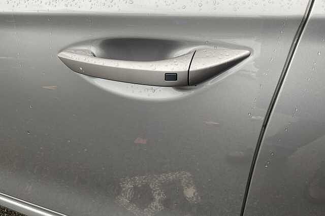 Hyundai IONIQ 1.6 GDi Plug-in Hybrid Premium 5dr DCT