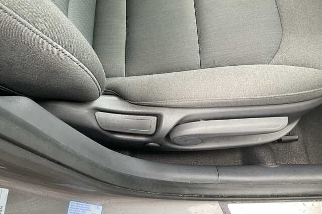 Hyundai IONIQ 1.6 GDi Plug-in Hybrid Premium 5dr DCT