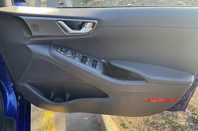 Hyundai IONIQ 1.6 GDi Hybrid Premium 5dr DCT