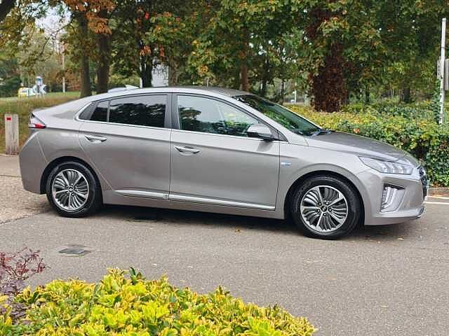 Hyundai IONIQ 1.6 GDi Plug-in Hybrid Premium SE 5dr DCT