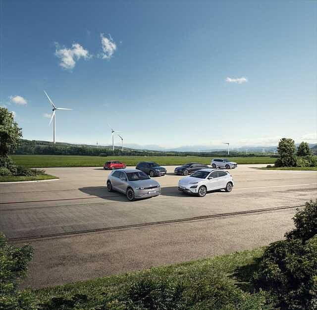 Hyundai IONIQ 6 77.4kWh Premium Saloon 4dr Electric Auto (228 ps)