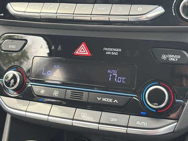 Hyundai IONIQ 1.6 GDi Hybrid Premium 5dr DCT