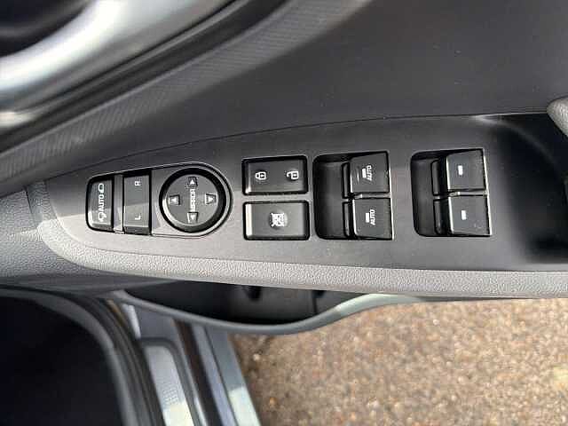 Hyundai IONIQ 1.6 GDi Hybrid Premium 5dr DCT