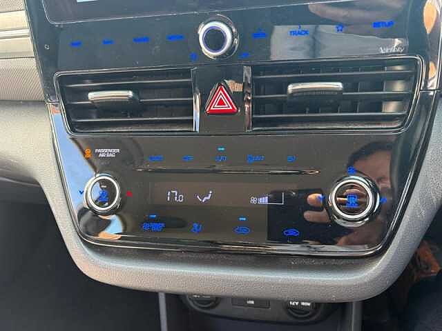 Hyundai IONIQ 38.3kWh Premium Hatchback 5dr Electric Auto (136 ps)